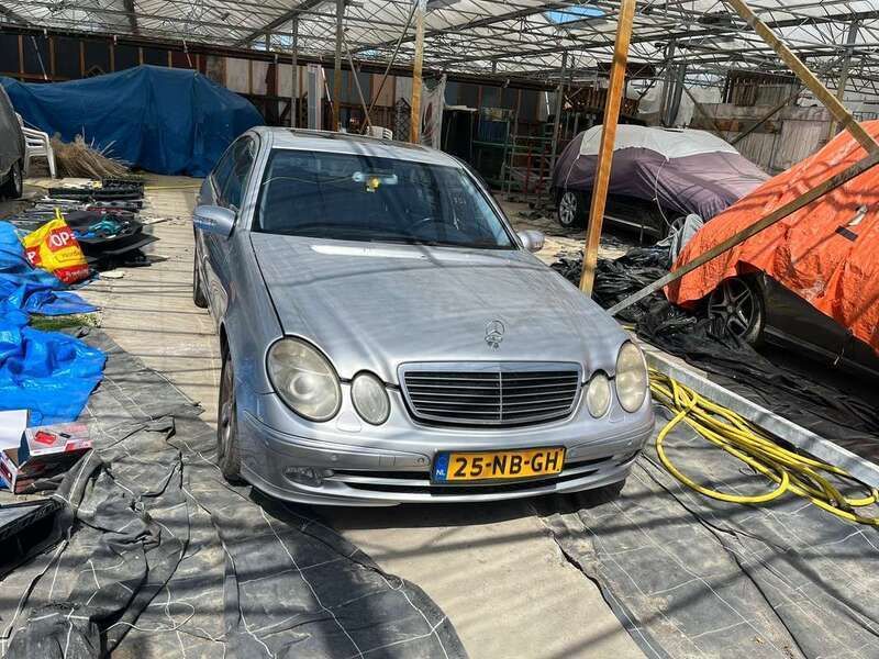 Grijs Gebruikt 2003 Mercedes E270 Avantgarde Sedan | € 3.150 - Afbeelding 1/4