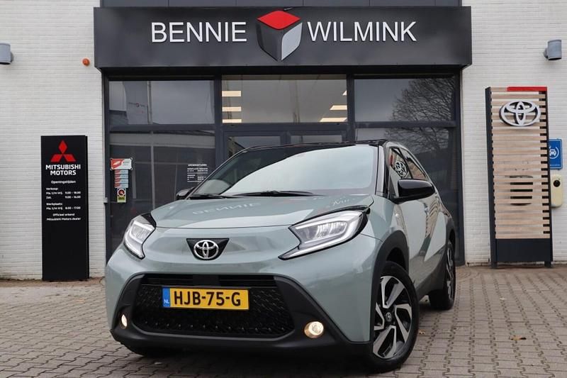 Groen Gebruikt 2025 Toyota Aygo X Pulse SUV | € 23.950 - Afbeelding 1/4
