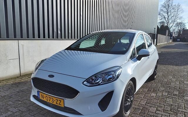 Wit (metallic) Occasion 2018 Ford Fiesta Trend Hatchback | € 7.900 (Goede deal) - Afbeelding 1/4