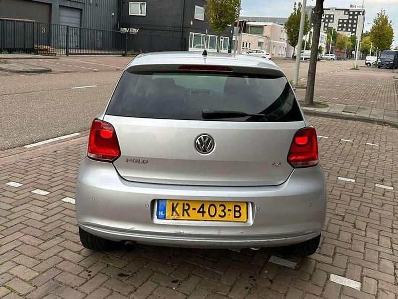Zilver Gebruikt 2011 VW Polo Comfortline Hatchback | € 5.500 (Goede deal) - Afbeelding 1/4