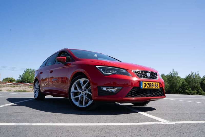 Rood Gebruikt 2015 Seat Leon FR Stationwagen | € 15.299 (Eerlijke prijs) - Afbeelding 1/4