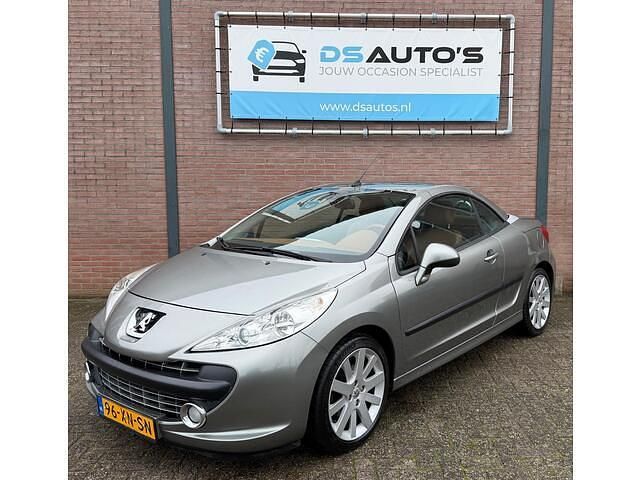 Grijs (metallic) Gebruikt 2007 Peugeot 207 CC Cabriolet | € 3.299 (Eerlijke prijs) - Afbeelding 1/4
