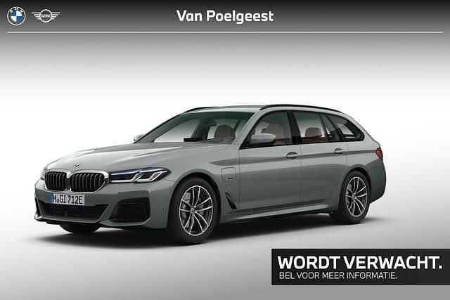 Skyscraper grey metallic (c4w) (grijs metallic) Gebruikt 2023 BMW 530e Executive Stationwagen | € 47.900 (Eerlijke prijs) - Afbeelding 1/2