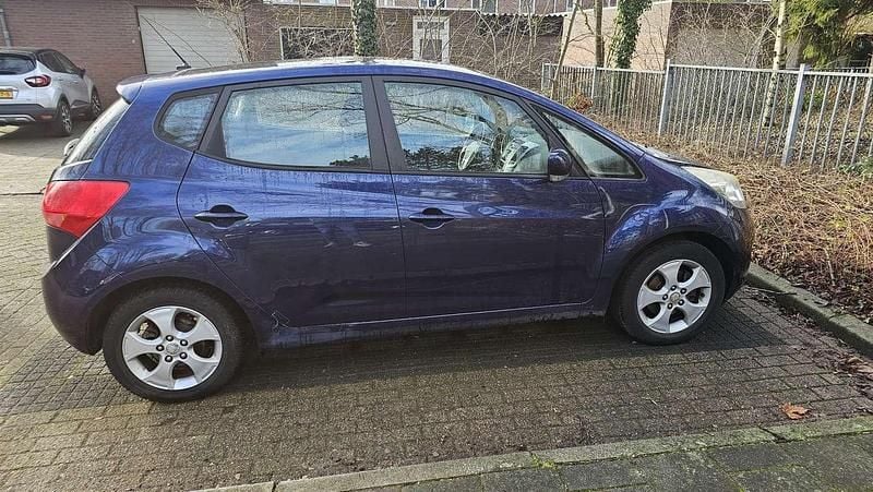 Occasion Kia Venga 90 PK (66 kW) 2010 Blauw Hatchback
