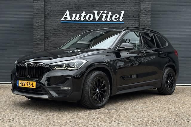 Zwart Gebruikt 2021 BMW X1 Advantage SUV | € 26.445 (Eerlijke prijs) - Afbeelding 1/4