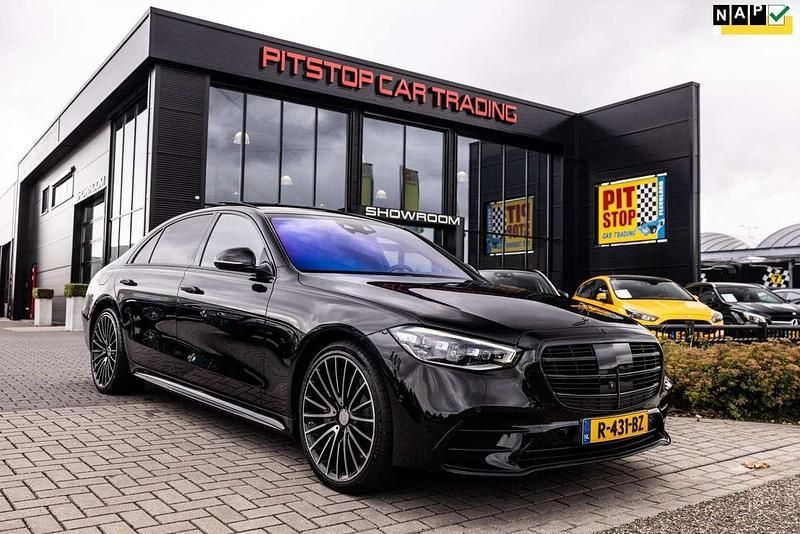 Zwart, metallic lak Gebruikt 2022 Mercedes S580 AMG line Sedan | € 98.450 (Goede deal) - Afbeelding 1/3