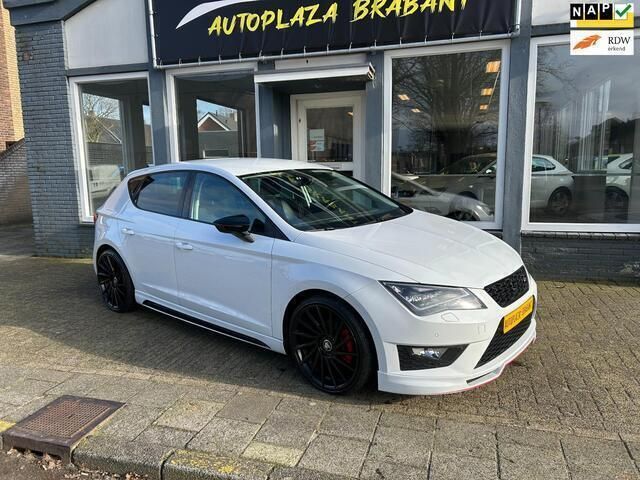 Wit Gebruikt 2016 Seat Leon FR Hatchback | € 14.999 (Eerlijke prijs) - Afbeelding 1/4