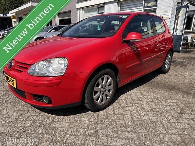 Rood Gebruikt 2008 VW Golf VI Trendline Hatchback | € 1.375 (Goede deal) - Afbeelding 1/4