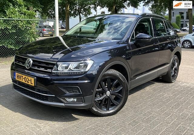 Zwart Gebruikt 2017 VW Tiguan Highline SUV | € 26.950 (Eerlijke prijs) - Afbeelding 1/4