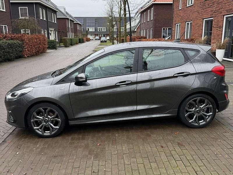 Grijs Occasion 2020 Ford Fiesta ST-Line Hatchback | € 13.250 (Goede deal) - Afbeelding 1/4