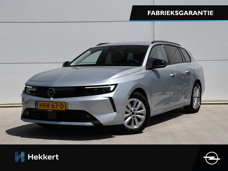 Grijs Nieuw 2025 Opel Astra Business Edition Stationwagen | € 46.019 - Afbeelding 1/4