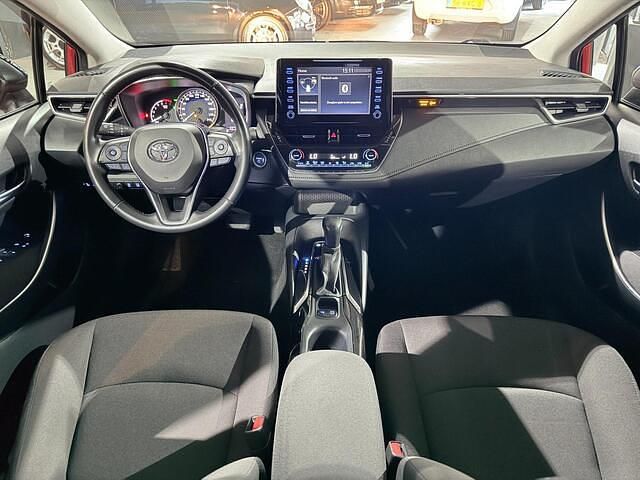 Occasion Toyota Corolla Executive 98 PK (72 kW) 2019 Rood (metallic) Sedan