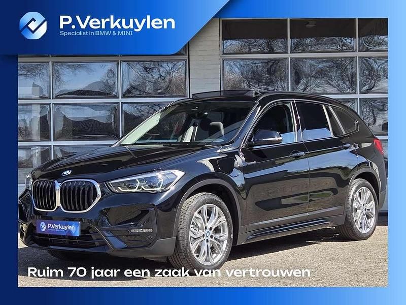 Zwart Gebruikt 2021 BMW X1 Sport Line SUV | € 30.950 (Eerlijke prijs) - Afbeelding 1/3