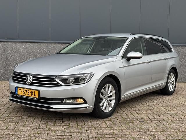 Grijs Occasion 2015 VW Passat Comfortline Stationwagen | € 6.950 (Goede deal) - Afbeelding 1/4