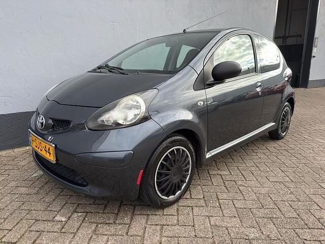 Grijs Gebruikt 2007 Toyota Aygo Hatchback | € 1.950 (Eerlijke prijs) - Afbeelding 1/4
