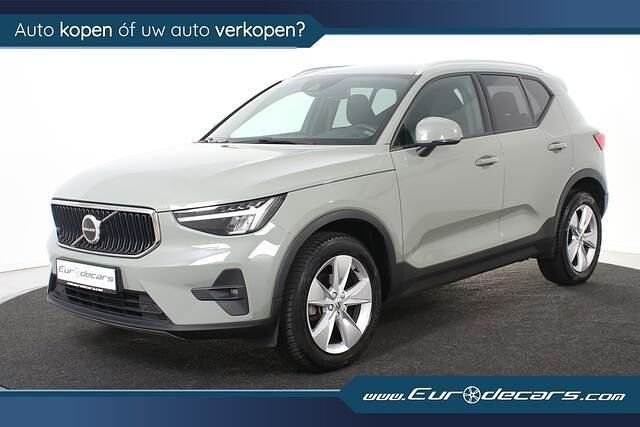 Groen Gebruikt 2023 Volvo XC40 Core SUV | € 35.500 (Goede deal) - Afbeelding 1/4