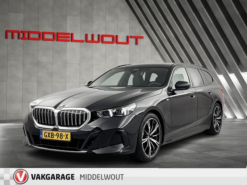 Zwart Occasion 2024 BMW 530 Stationwagen | € 66.950 - Afbeelding 1/4