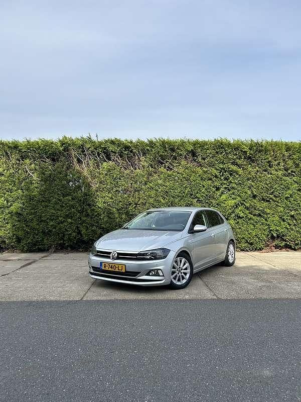 Grijs Gebruikt 2018 VW Polo Highline Hatchback | € 14.450 (Eerlijke prijs) - Afbeelding 1/4