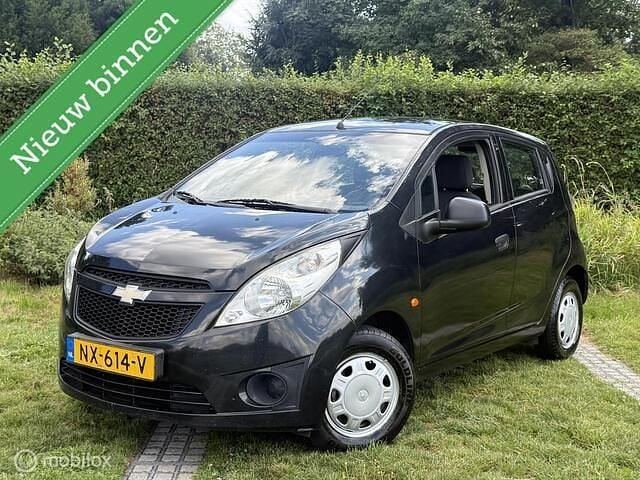 Zwart Gebruikt 2010 Chevrolet Spark Hatchback | € 1.699 (Goede deal) - Afbeelding 1/4