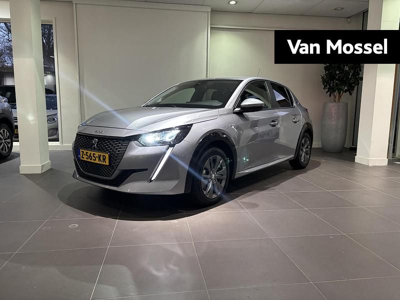 Grijs Gebruikt 2021 Peugeot e-208 Allure Hatchback | € 15.900 (Eerlijke prijs) - Afbeelding 1/4