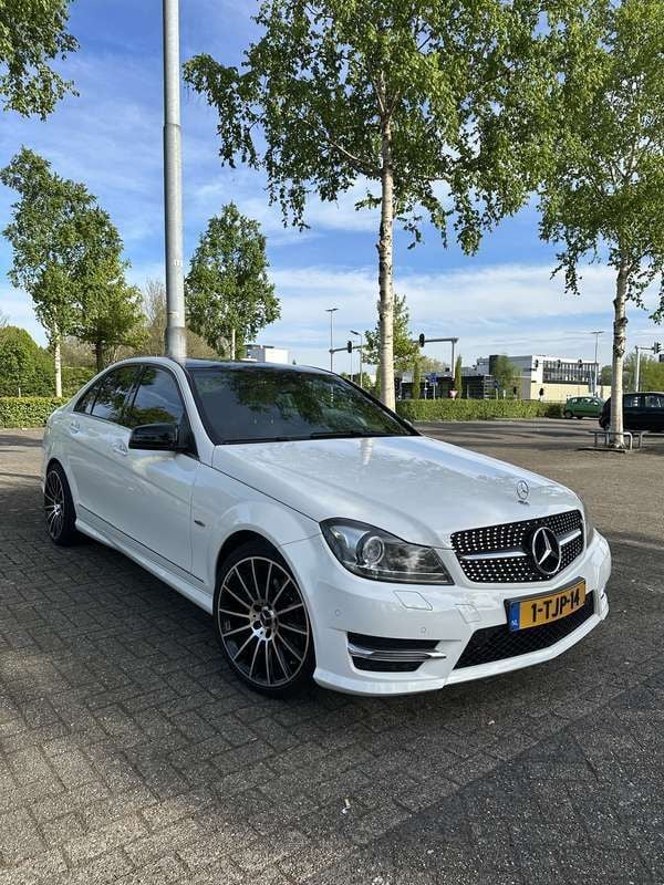 Wit Gebruikt 2014 Mercedes C180 AMG Sedan | € 13.450 (Super prijs) - Afbeelding 1/4