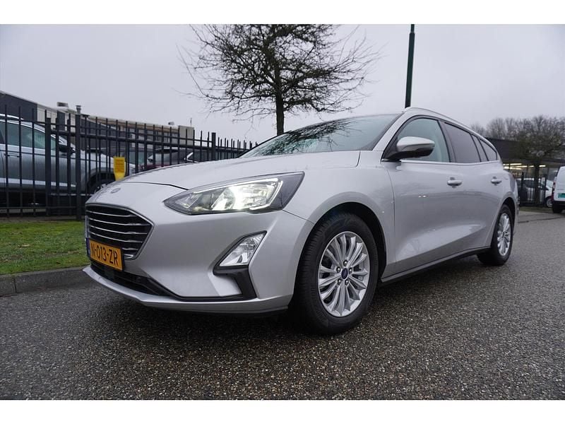 Grijs Occasion 2022 Ford Focus Business Edition Stationwagen | € 11.945 (Super prijs) - Afbeelding 1/4