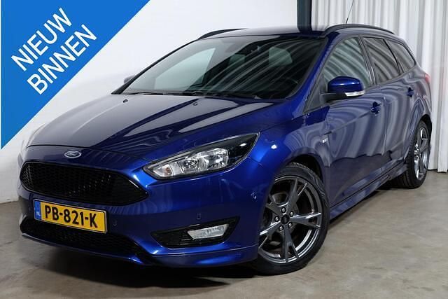 Blauw Occasion 2017 Ford Focus ST-Line Stationwagen | € 8.995 (Eerlijke prijs) - Afbeelding 1/4
