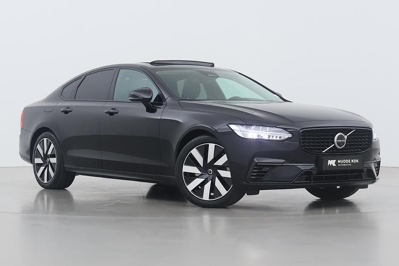 Zwart Nieuw 2025 Volvo S90 Plus Sedan | € 53.400 - Afbeelding 1/1