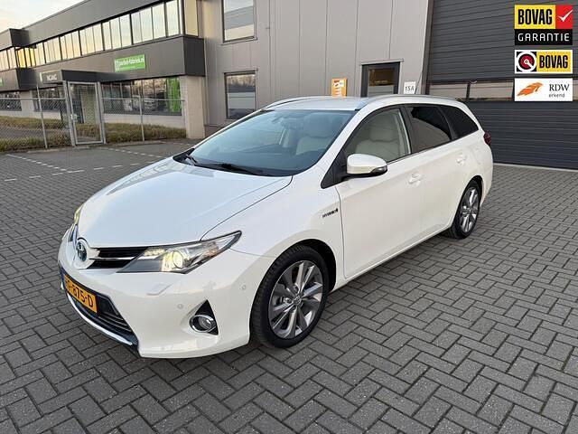 Wit Occasion 2013 Toyota Auris Touring Sports Stationwagen | € 10.999 (Eerlijke prijs) - Afbeelding 1/4