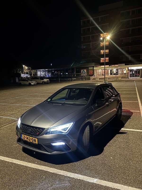Grijs Gebruikt 2017 Cupra Leon Stationwagen | € 18.950 (Super prijs) - Afbeelding 1/3