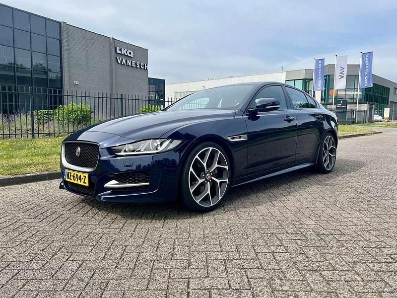 Blauw Gebruikt 2017 Jaguar XE Portfolio Sedan | € 15.750 (Iets duurder) - Afbeelding 1/4