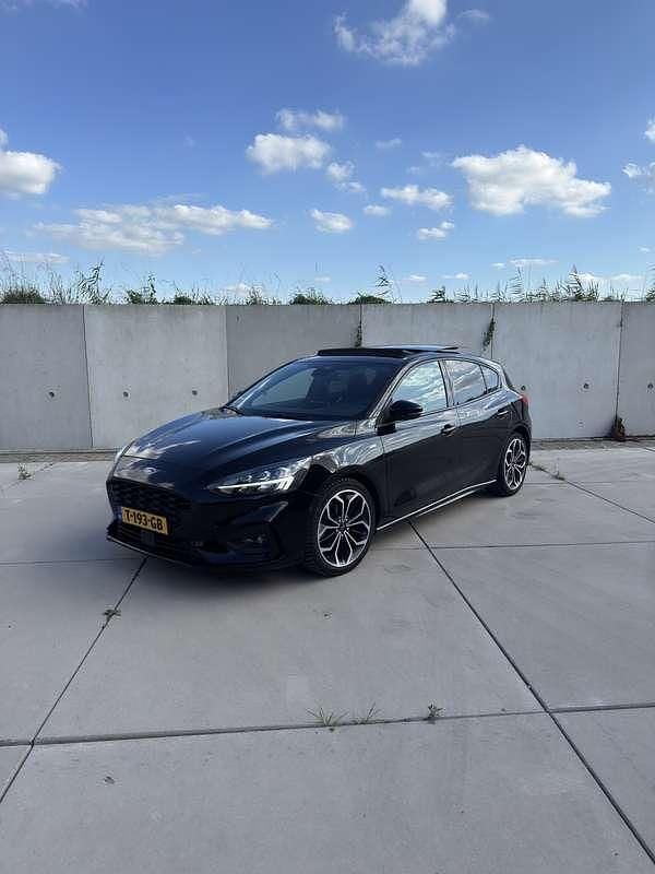Zwart Gebruikt 2019 Ford Focus ST Hatchback | € 17.500 (Goede deal) - Afbeelding 1/4