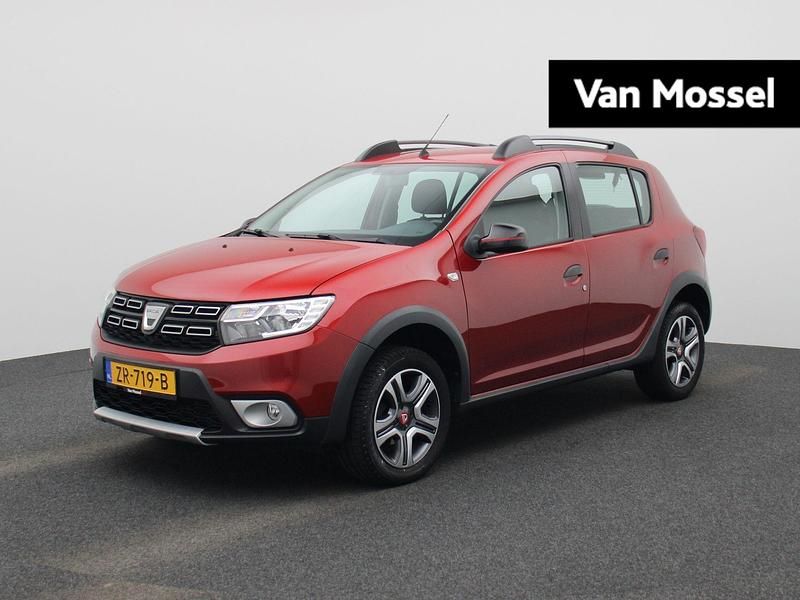 Rood Gebruikt 2019 Dacia Sandero Hatchback | € 12.440 (Iets duurder) - Afbeelding 1/4