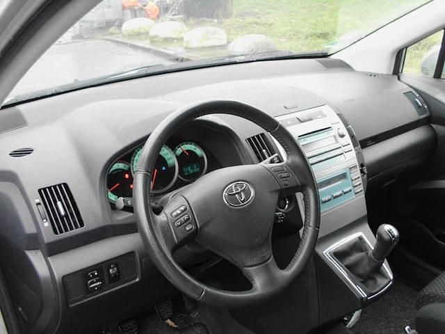 Occasion Toyota Corolla Verso 2009 Grijs (metallic) MPV