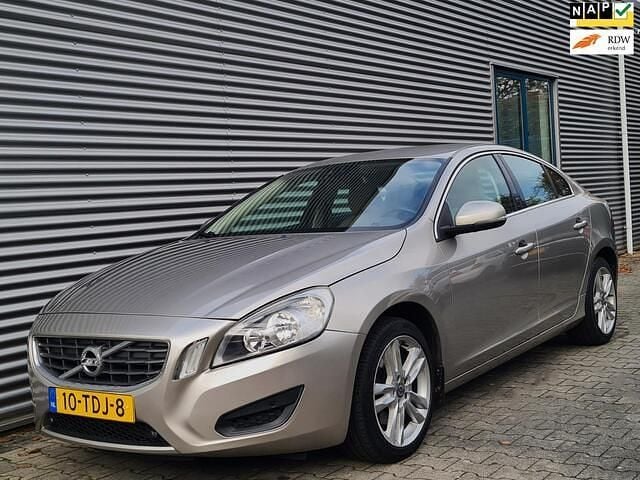 Grijs Gebruikt 2012 Volvo S60 Momentum Sedan | € 5.995 (Super prijs) - Afbeelding 1/4