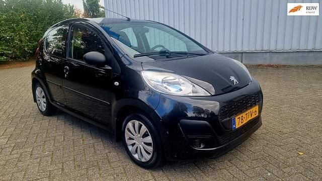 Zwart Gebruikt 2012 Peugeot 107 Access Hatchback | € 4.000 (Eerlijke prijs) - Afbeelding 1/4