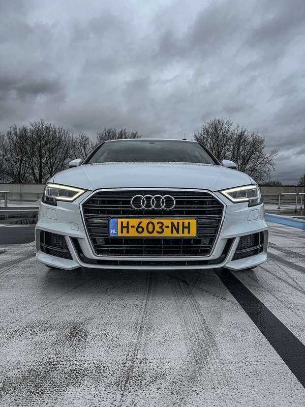 Wit Gebruikt 2017 Audi A3 Sportback S-line plus Sedan | € 19.000 (Eerlijke prijs) - Afbeelding 1/4