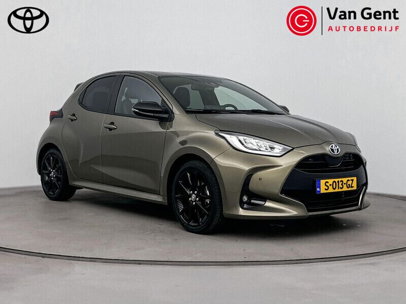 Groen Gebruikt 2023 Toyota Yaris Hybrid Executive Hatchback | € 26.999 (Iets duurder) - Afbeelding 1/4