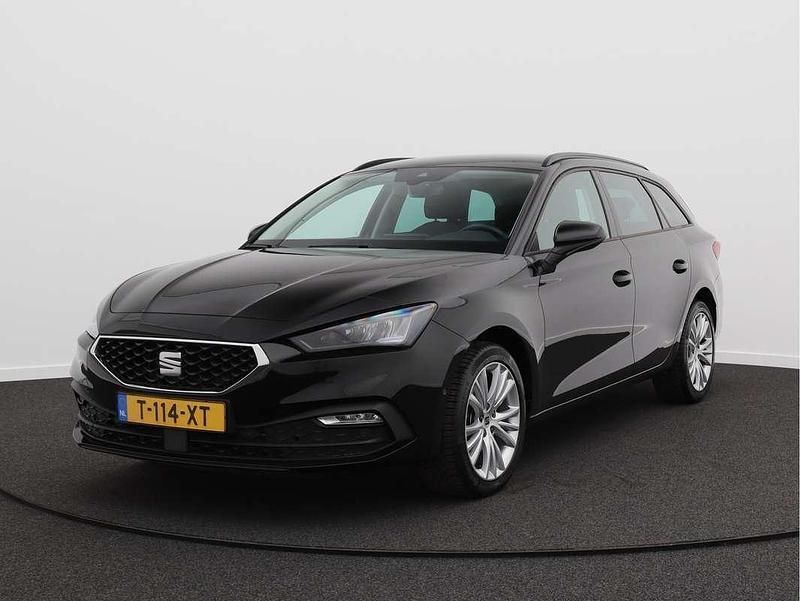 Zwart Gebruikt 2023 Seat Leon Business Stationwagen | € 24.450 (Eerlijke prijs) - Afbeelding 1/4
