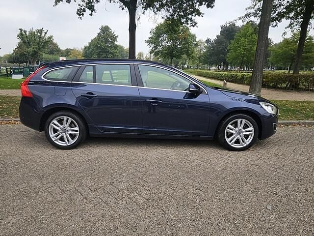 Blauw Gebruikt 2012 Volvo V60 Momentum Stationwagen | € 3.999 (Eerlijke prijs) - Afbeelding 1/4