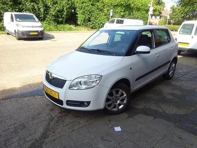 Wit Gebruikt 2010 Skoda Fabia Hatchback | € 1.999 (Super prijs) - Afbeelding 1/4