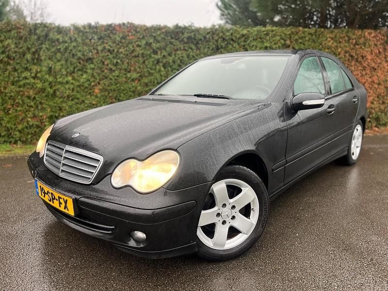 Zwart Gebruikt 2006 Mercedes C200 Classic Sedan | € 998 (Goede deal) - Afbeelding 1/4