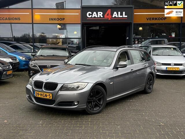 Grijs Gebruikt 2008 BMW 318 Stationwagen | € 3.449 (Eerlijke prijs) - Afbeelding 1/4