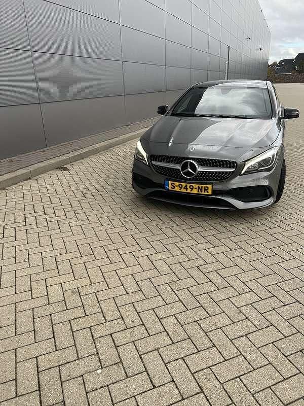 Grijs Occasion 2018 Mercedes CLA200 Prestige Stationwagen | € 18.490 (Goede deal) - Afbeelding 1/4