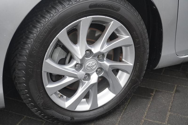 Occasion Toyota Auris Hybrid Business Edition 2017 Grijs Stationwagen