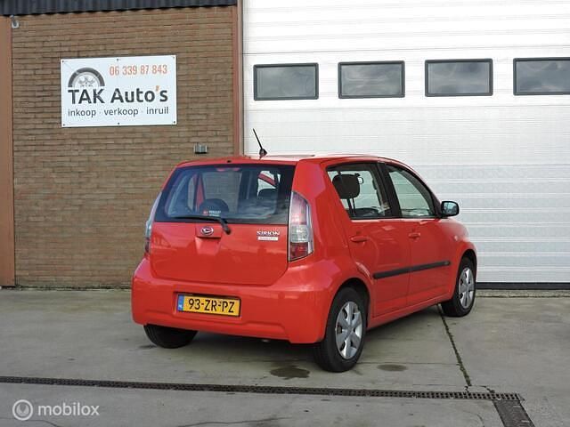 Occasion Daihatsu Sirion 91 PK (66 kW) 2008 Rood Hatchback