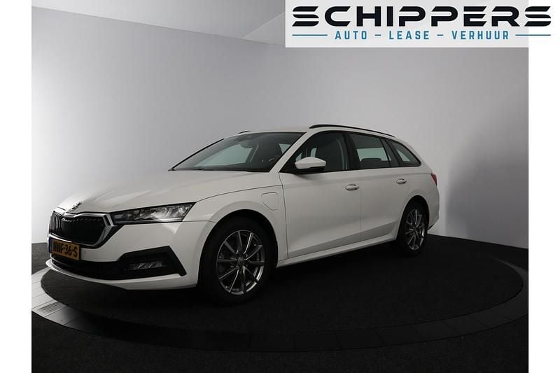 Wit Gebruikt 2022 Skoda Octavia Ambition Stationwagen | € 22.900 (Super prijs) - Afbeelding 1/4