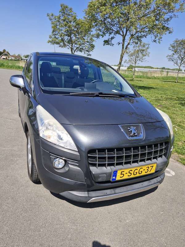 Grijs Gebruikt 2013 Peugeot 3008 Style MPV | € 5.500 (Eerlijke prijs) - Afbeelding 1/4