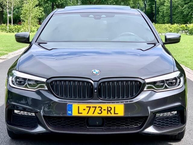 Grijs Gebruikt 2017 BMW 530e iPerformance Sedan | € 37.950 - Afbeelding 1/4