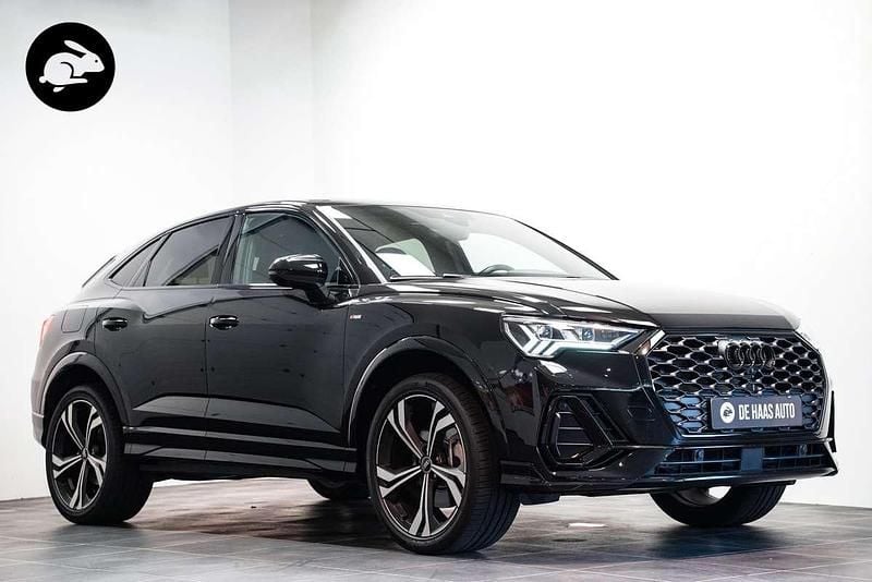 Zwart, metallic lak Gebruikt 2022 Audi Q3 Sportback S-Line SUV | € 42.850 (Goede deal) - Afbeelding 1/4